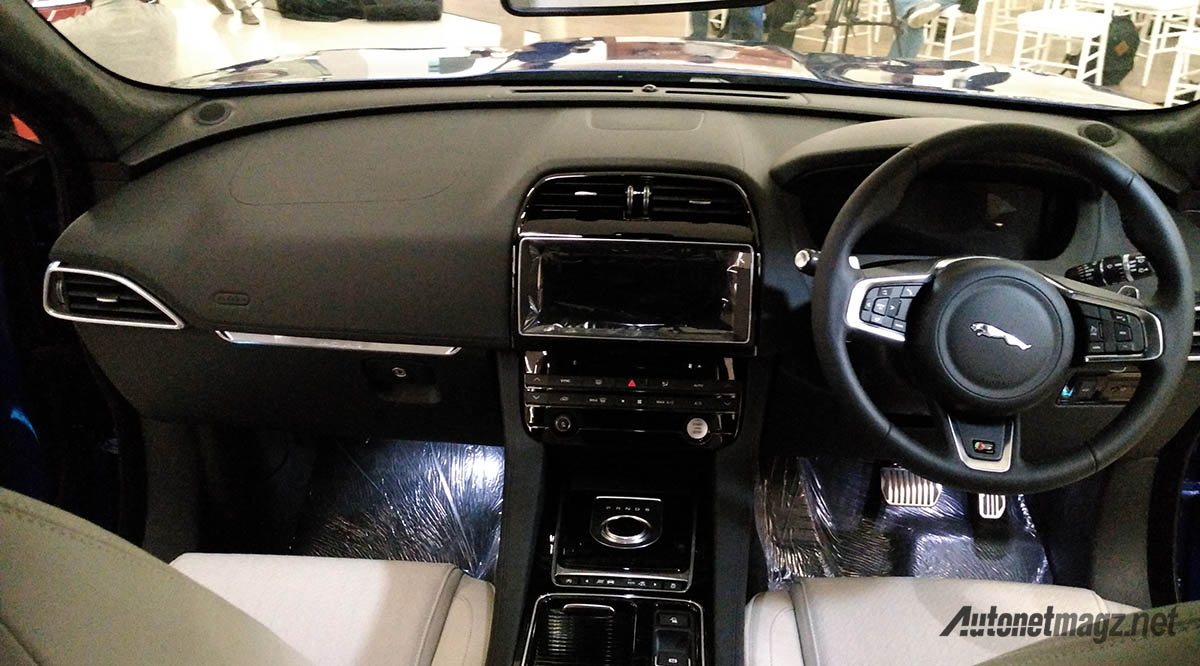 Jaguar Land Rover Meriahkan GIIAS 2016 Dengan 3 Mobil Baru