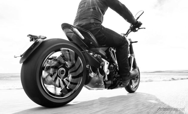 test ride Ducati XDiavel
