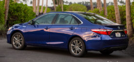 toyota-camry-hybrid-2017-us-spec-front