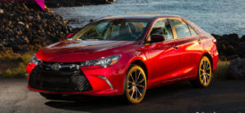toyota-camry-hybrid-2017-us-spec-front
