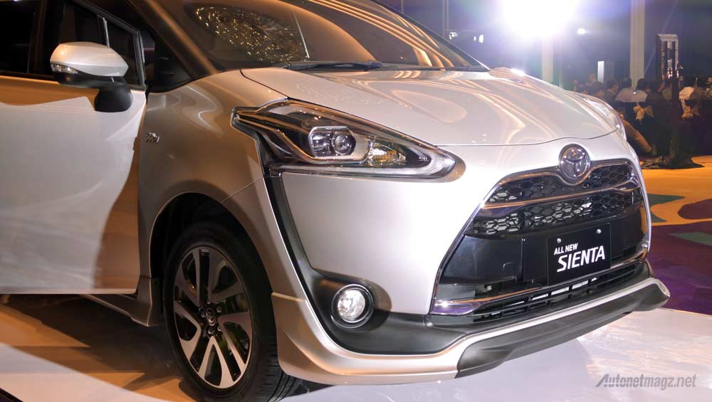 Mobil Baru, Lampu projector headlamp Toyota Sienta: Akhirnya Toyota Sienta Resmi Sampai Ke Tangan Konsumen Hari Ini