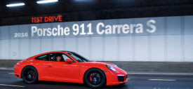 Kabin Porsche 911 Carrera S cockpit jok bucket seat dan head unit