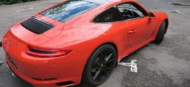Kabin jok belakang Porsche 911 Carrera S back seat dan bagasi