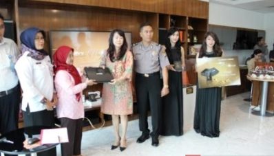 Pemenang V-KOOL Vaganza Mendapatkan Satu Tas Hermes Seharga Mobil baru! Pemenang V-KOOL Vaganza Mendapatkan Satu Tas Hermes Seharga Mobil baru!