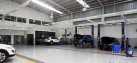 ruang tunggu Dealer Mazda Puri