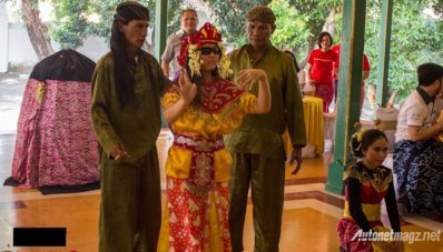 Porsche Club Indonesia Jajaki Kesenian Cirebon Porsche Club Indonesia Jajaki Kesenian Cirebon