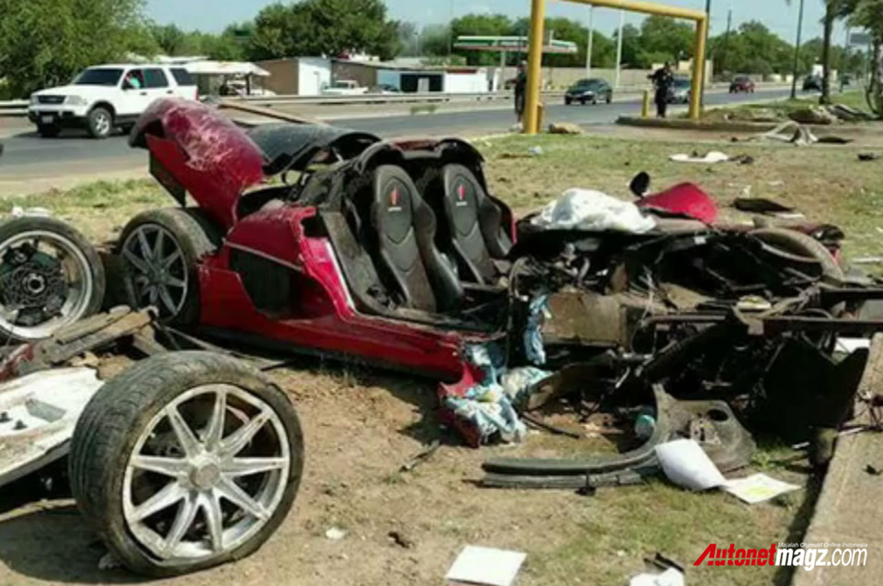 Berita, Koenigsegg-CCX-crashhhh: Sebuah Koenigsegg CCX Hancur Berantakan di Mexico