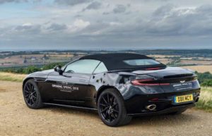 Penampakan Aston Martin DB11 Volante Beredar
