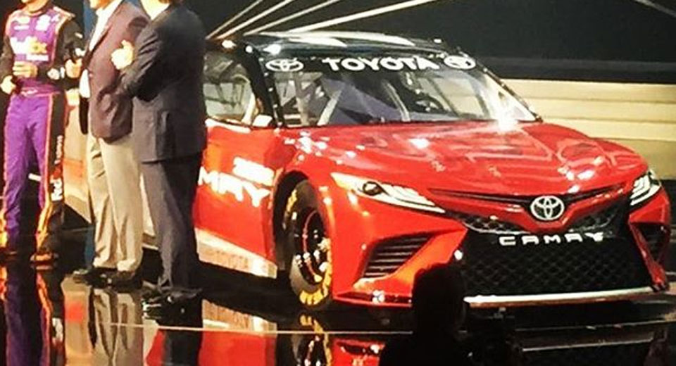 International, toyota-camry-nascar-2018: Wajah Toyota Camry 2018 Terungkap Lewat Mobil NASCAR?