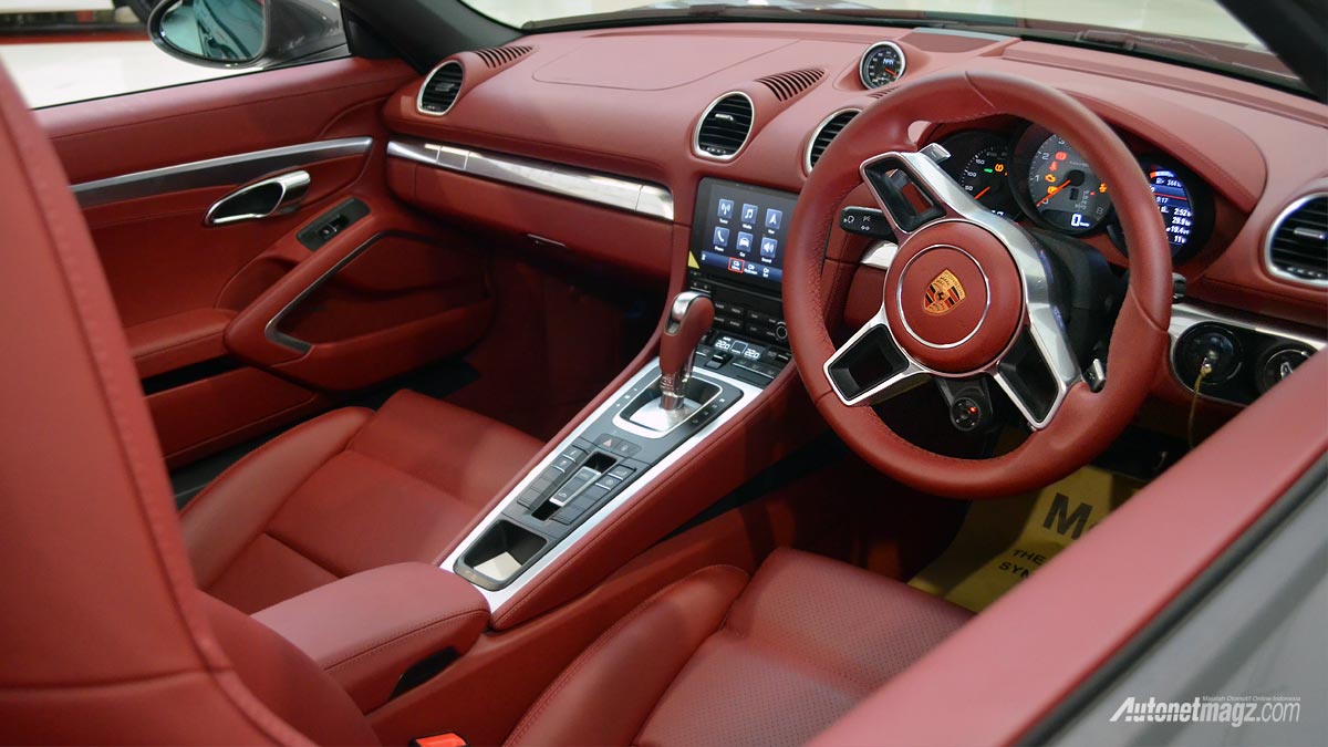 International, dashboard-porsche-718-boxster-s-red-interior: Porsche 718 Boxster S Review : Gateway to Porscheland