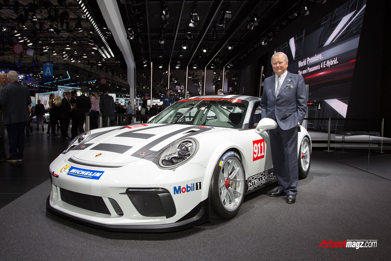 Berita, porsche-1: Porsche Perkenalkan Panamera 4 E-Hybrid dan 911 GT3 Cup