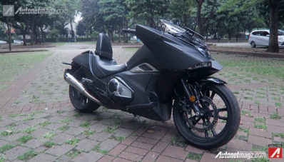 Honda NM4 Vultus Review : Kamen Rider Bike ! Honda NM4 Vultus Review : Kamen Rider Bike !