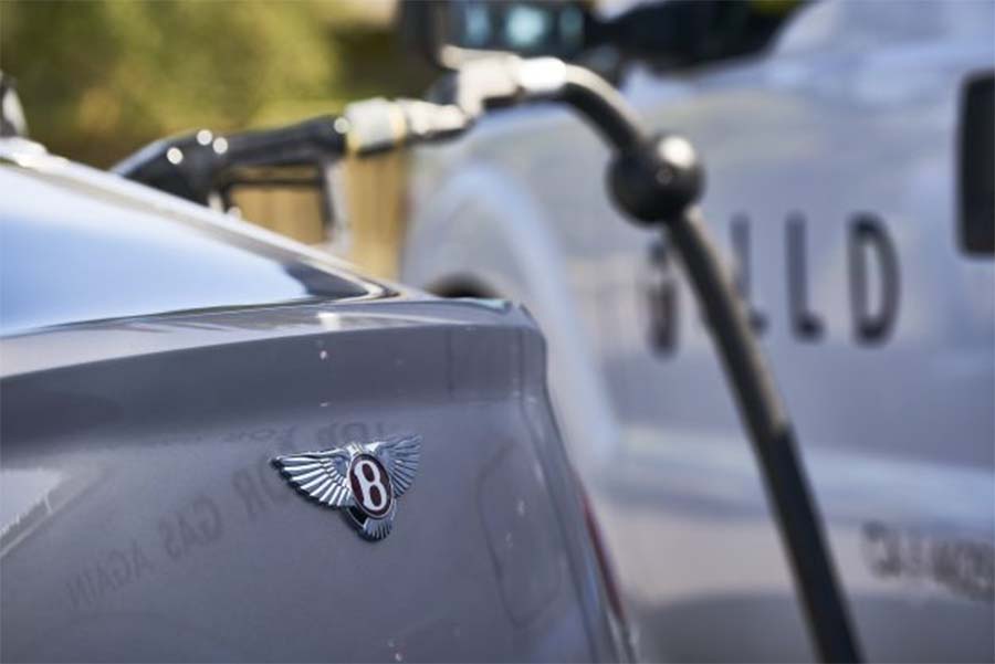 Bentley, bahan-bakar-bentley: Pemilik Bentley Dapat Layanan Khusus : Bensin Diantar ke Lokasi!
