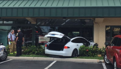 Lagi Lagi Mobil Tesla Mengalami Kecelakaan Lagi Lagi Mobil Tesla Mengalami Kecelakaan