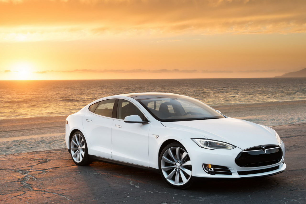 Berita, tesla-model-s-white-1: Lagi Lagi Mobil Tesla Mengalami Kecelakaan
