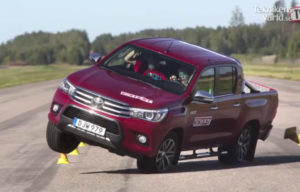 Punya Toyota Hilux? Jangan Bermanuver Mendadak! Punya Toyota Hilux? Jangan Bermanuver Mendadak!