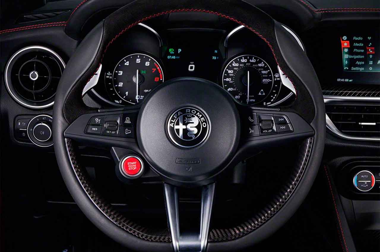 Alfa Romeo, alfa-romeo-stelvio-steering-wheel: Alfa Romeo Stelvio, SUV Rasa Ferrari Dari Alfa Romeo