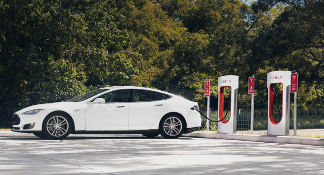 Berita, supercharger-hero: Tidak Ada Lagi Listrik Gratis Untuk Pengguna Tesla