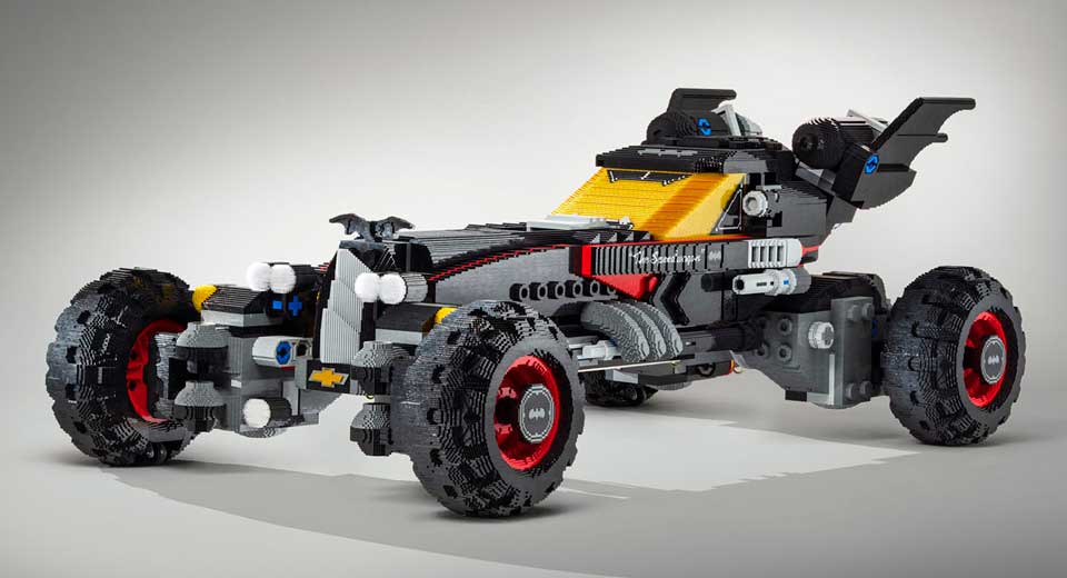 Chevrolet, LEGO-Batmobile-From-Chevrolet-Detroit: Lego Batmobile Seukuran Chevrolet Tahoe?