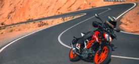 2017-KTM-Duke-390-top-view