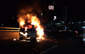 Chevrolet Spin Meledak dan Terbakar Habis di Tol, GM Langsung Investigasi! Chevrolet Spin Meledak dan Terbakar Habis di Tol, GM Langsung Investigasi!