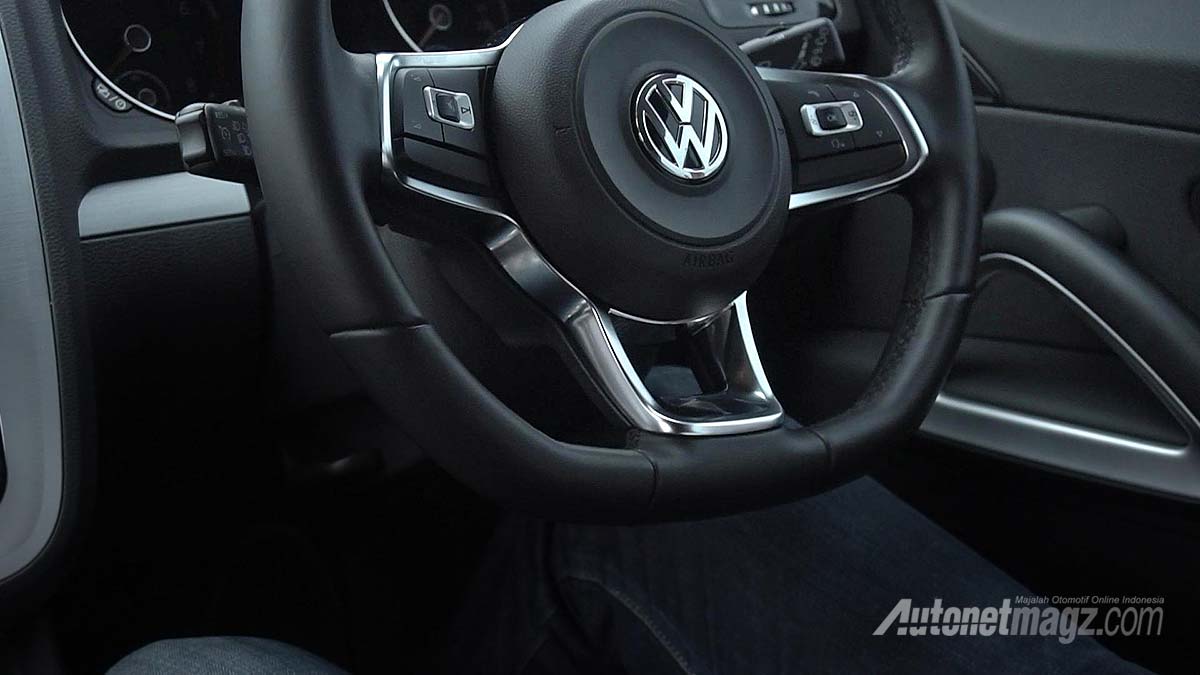 Mobil Baru, Setir flat-bottomed VW Scirocco steering wheel: Volkswagen Scirocco 2017 Review : Daily Use Head-Turner