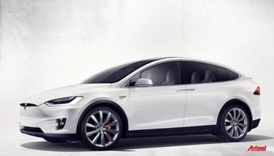 Ngeri, Siapa Saja Bisa Bagasi Tesla Hanya dengan Obeng Minus Dalam Keadaan Terkunci!