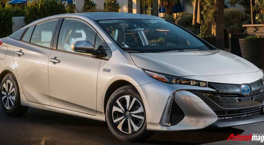 Toyota Rela Bagikan Teknologi Hybridnya Secara Gratis Toyota Rela Bagikan Teknologi Hybridnya Secara Gratis