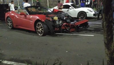 Ferrari California dan BMW 640i Gran Coupe Bertabrakan di Tangerang