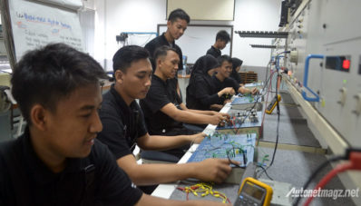 Mercedes-Benz Indonesia Adakan Program Magang, Ini Syaratnya! Mercedes-Benz Indonesia Adakan Program Magang, Ini Syaratnya!