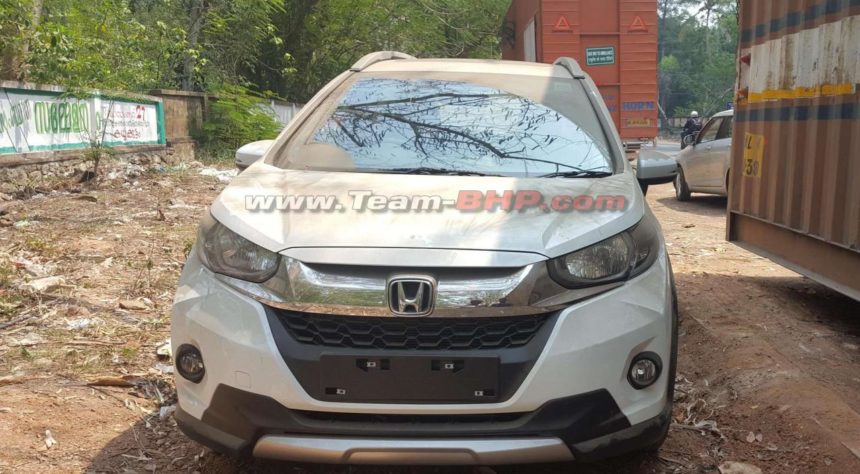 Honda WR-V Tertangkap Kamera Akan Dikirim ke Dealer di India! Honda WR-V Tertangkap Kamera Akan Dikirim ke Dealer di India!