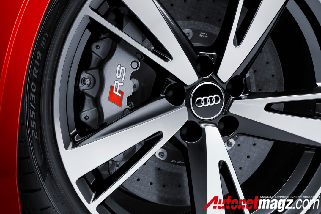 Audi, 2017-AudiRS3-32: Audi RS3 2017 Punya Tenaga 395 PS Dari Mesin 5 Silinder