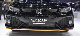 2017-Honda-Civic-Hatchback-steering-wheel-at-the-BIMS-2017