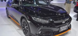 Honda-Civic-Hatchback-front-three-quarter-at-the-BIMS-2017