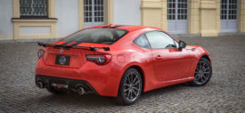 2017-Toyota-86-860-Special-Edition-front-three-quarter-in-motion-