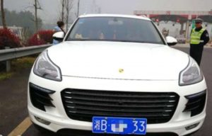 Ditilang Karena Mengemudi Porsche Macan, Kenapa Ya? Ditilang Karena Mengemudi Porsche Macan, Kenapa Ya?