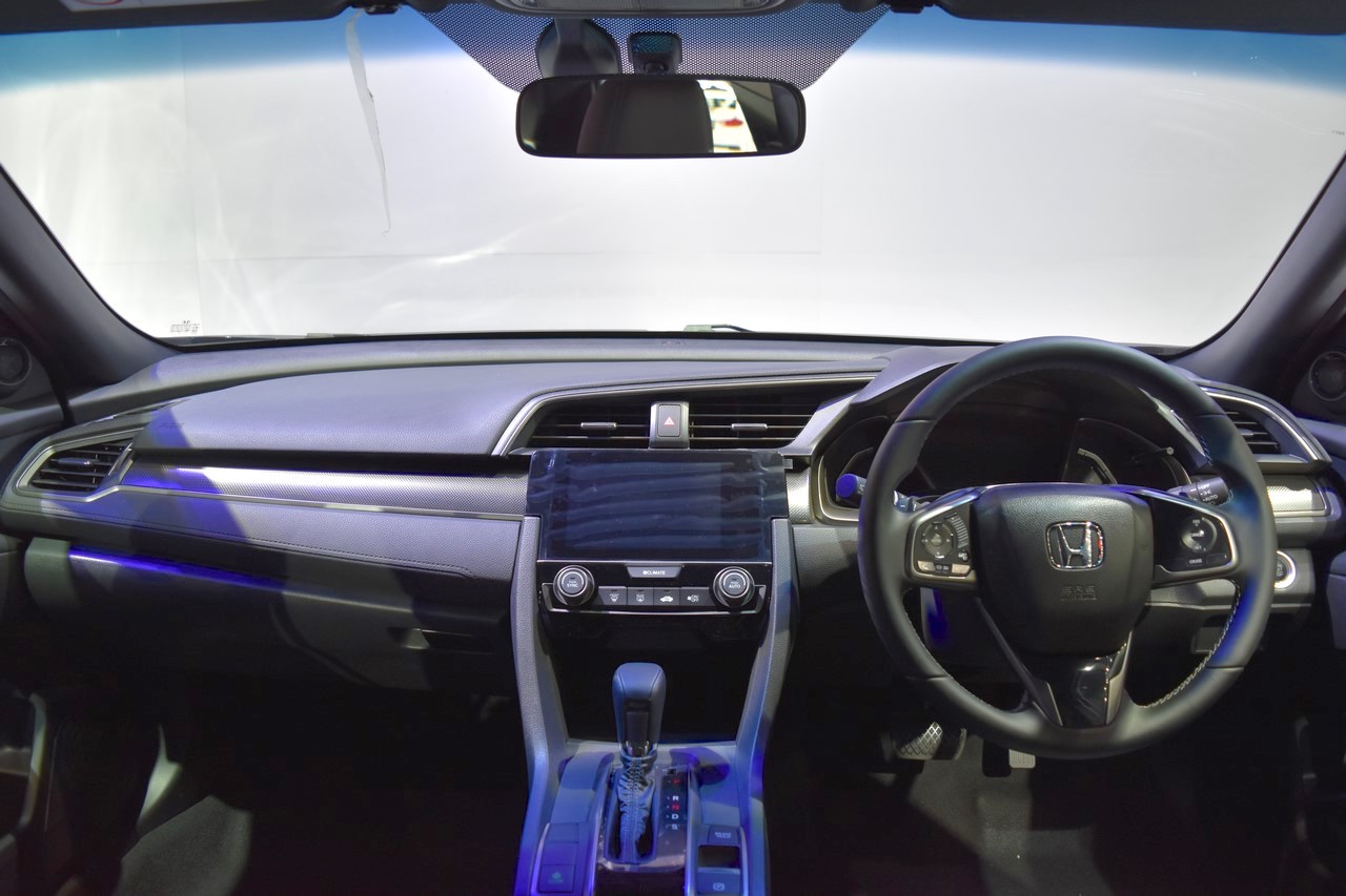 Mobil Baru, Honda-Civic-Hatchback-interior-at-the-BIMS-2017: Honda Civic Hatchback Modulo Hadir Pada Bangkok International Motor Show 2017