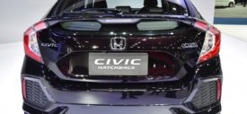 2017-Honda-Civic-Hatchback-front-quarter-at-the-BIMS-2017