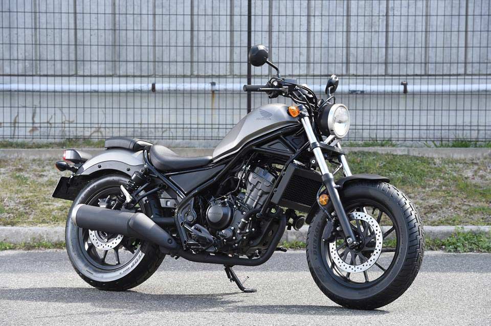 Berita, Honda-Rebel-250-front-three-quarter-grey-at-Osaka-Motorcycle-Show: Honda Segera Rilis Rebel Dengan Kubikasi 250cc