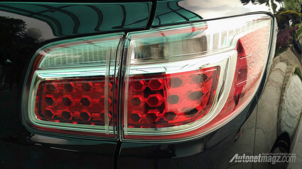 Chevrolet, Lampu belakang LED stoplamp Chevrolet Trailblazer tail lamp: Chevrolet Trailblazer Facelift 2017 Review : Tough Threat