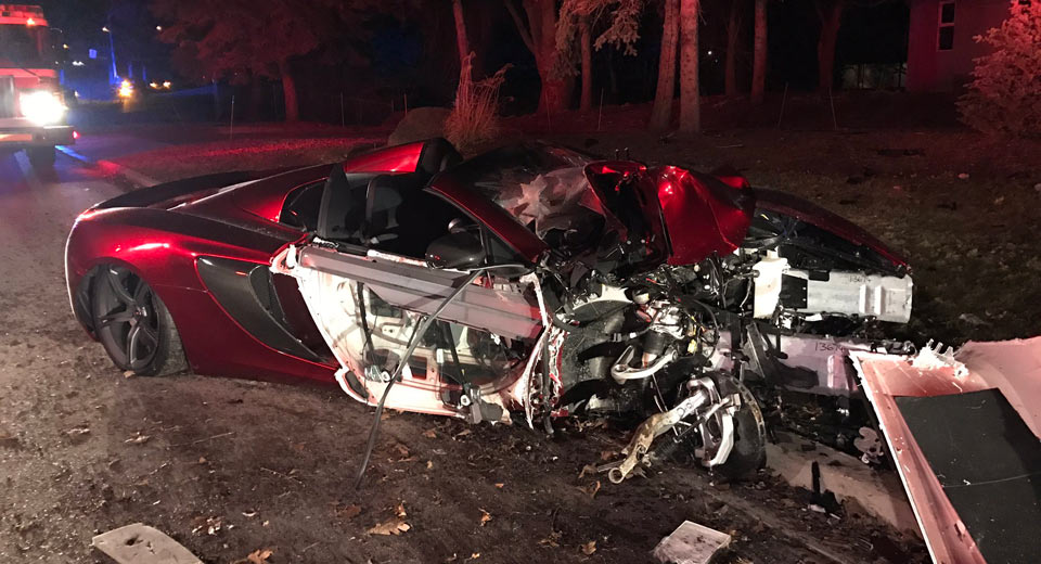 Berita, McLaren-650S-Spider-crasha: March’s Accident : CR-V di Atap Rumah hingga Scirocco Seruduk X-Trail
