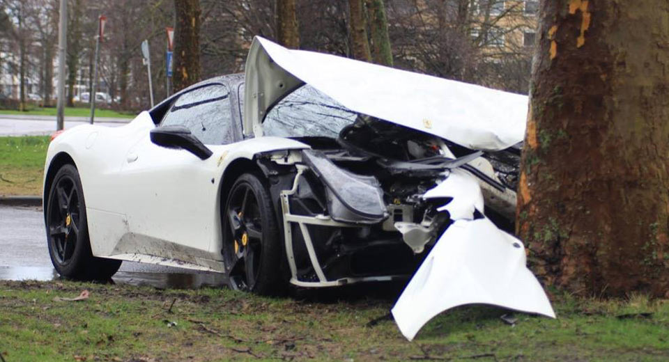 Berita, ferrari-458-italia-crash-amsterdam-0: March’s Accident : CR-V di Atap Rumah hingga Scirocco Seruduk X-Trail