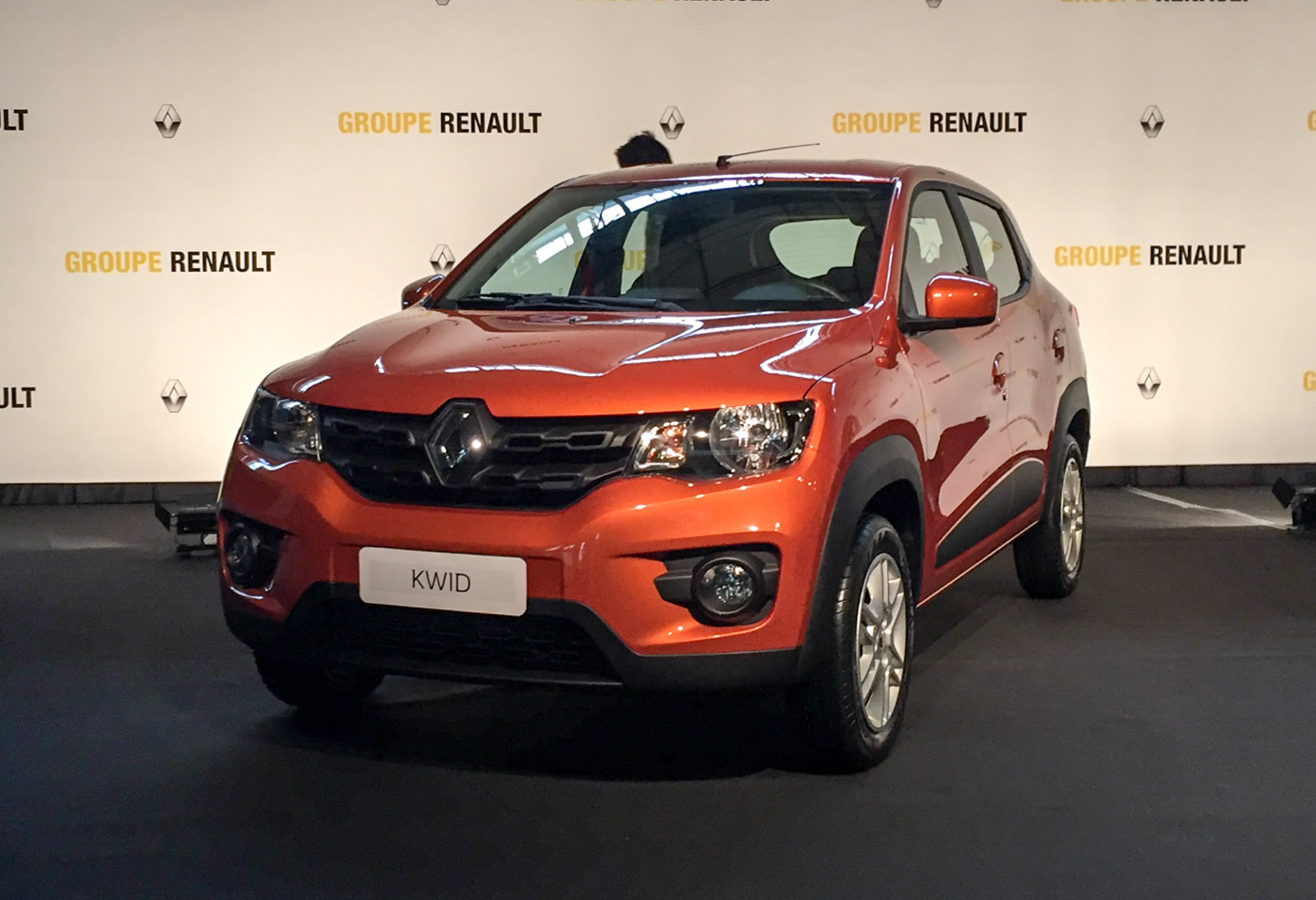 Berita, Brazilian-spec-Renault-Kwid-front-showcased-in-new-color: Renault Kwid Brazil Lebih Aman dari Versi India