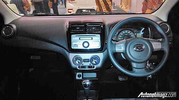 Berita, New-Daihatsu-Ayla-Facelift-1000-interior-black: Daihatsu Ayla Facelift 2017 Resmi Diluncurkan, Ini Harganya