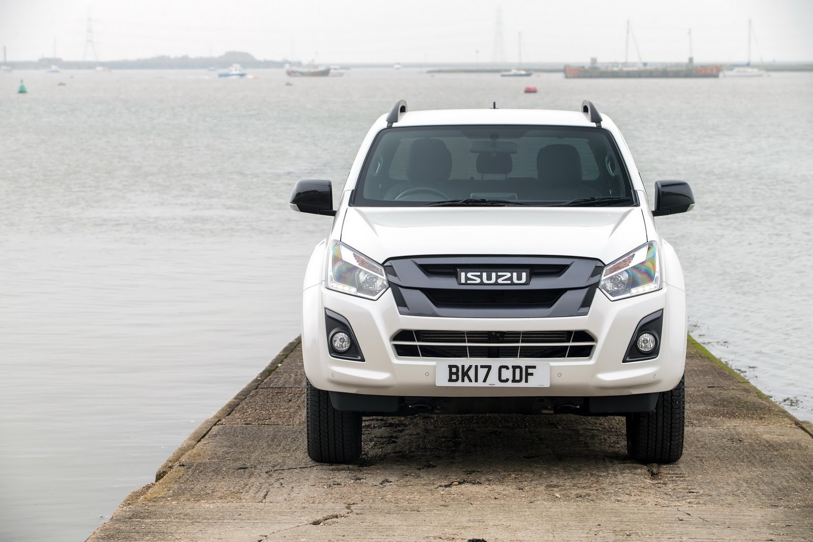 Isuzu, isuzu-dmax-2017-gallery-specs-28: Isuzu D-Max Facelift : Penyegaran Bertabur Fitur