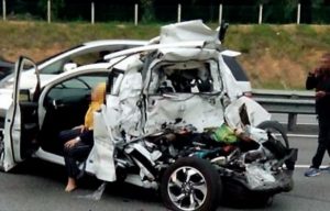 Honda BR-V Ringsek, 2 Orang Anak Menjadi Korban