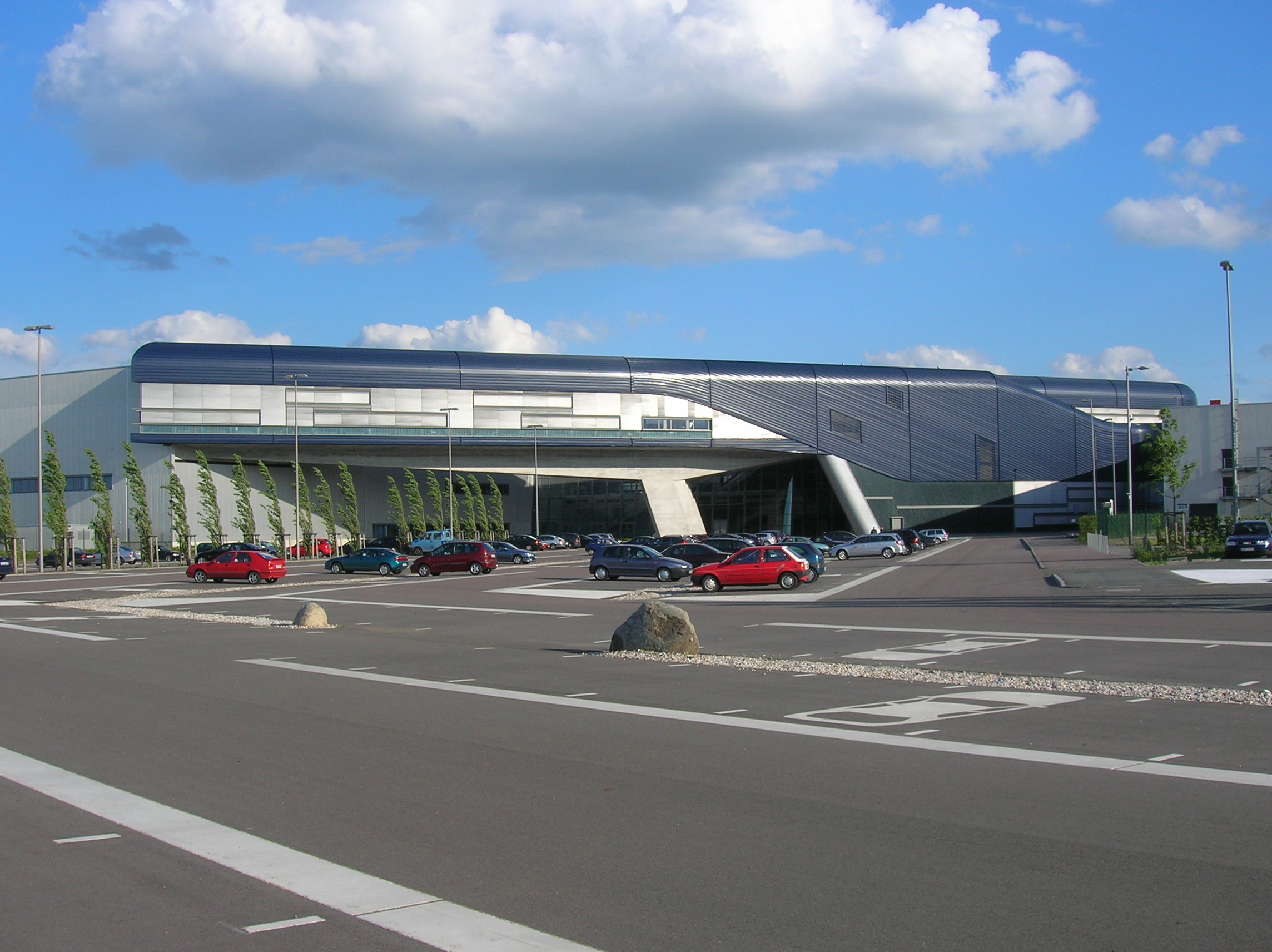 Berita, BMW_Leipzig: BMW Stop Produksi di Tiga Negara, Ada Apa Ya?