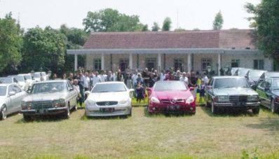 Komunitas C-Class Family : Melepas Penat Bersama Keluarga Komunitas C-Class Family : Melepas Penat Bersama Keluarga