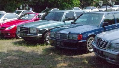 Komunitas C-Class Family : Melepas Penat Bersama Keluarga Komunitas C-Class Family : Melepas Penat Bersama Keluarga