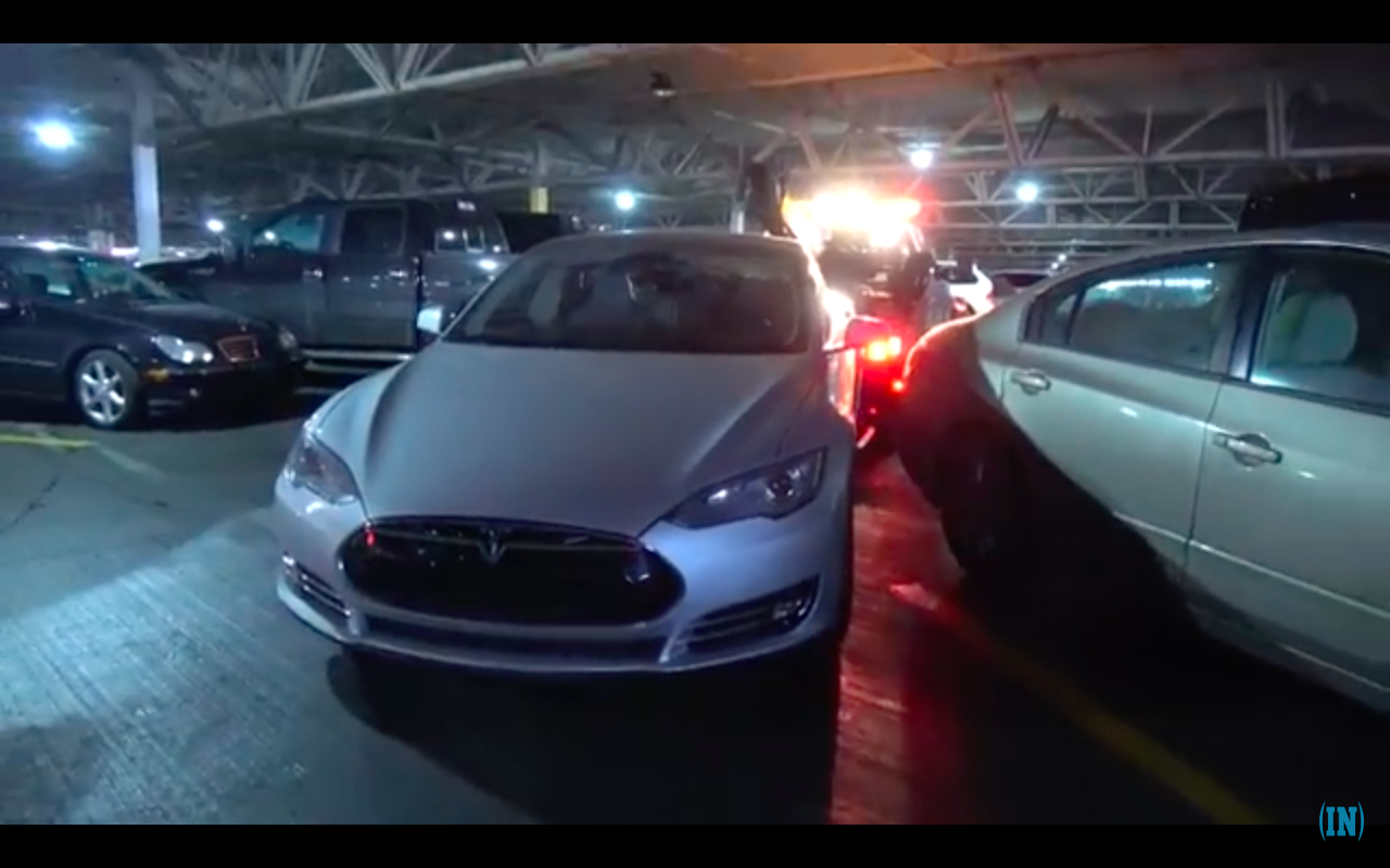 Berita, Screen Shot 2017-05-19 at 3.00.11 PM: Apa yang Akan Terjadi Apabila Mobil Tesla Anda Low-Batt?